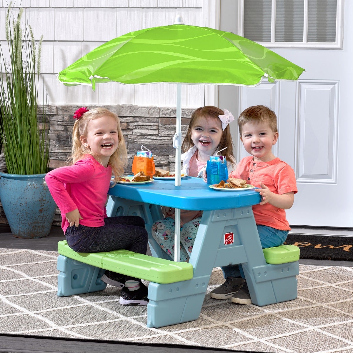 Outdoor Sun & Shade Picnic Table With Umbrella