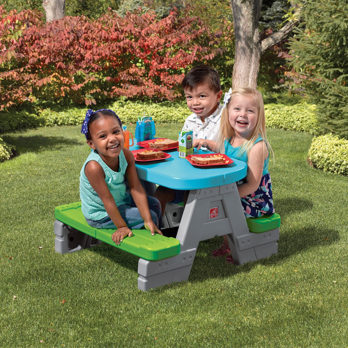 Outdoor Fun & Friends Picnic Table