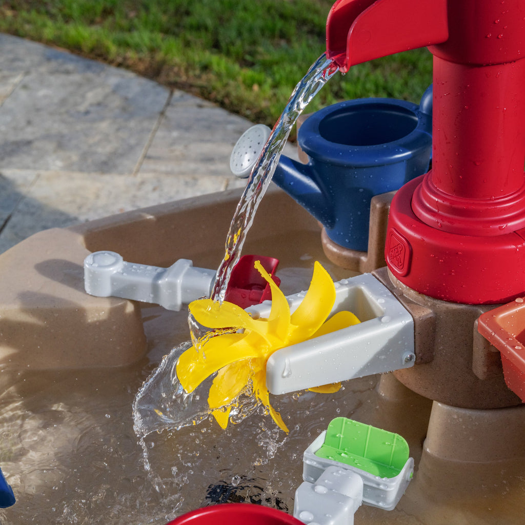 Outdoor Pump & Splash Discovery Water Table
