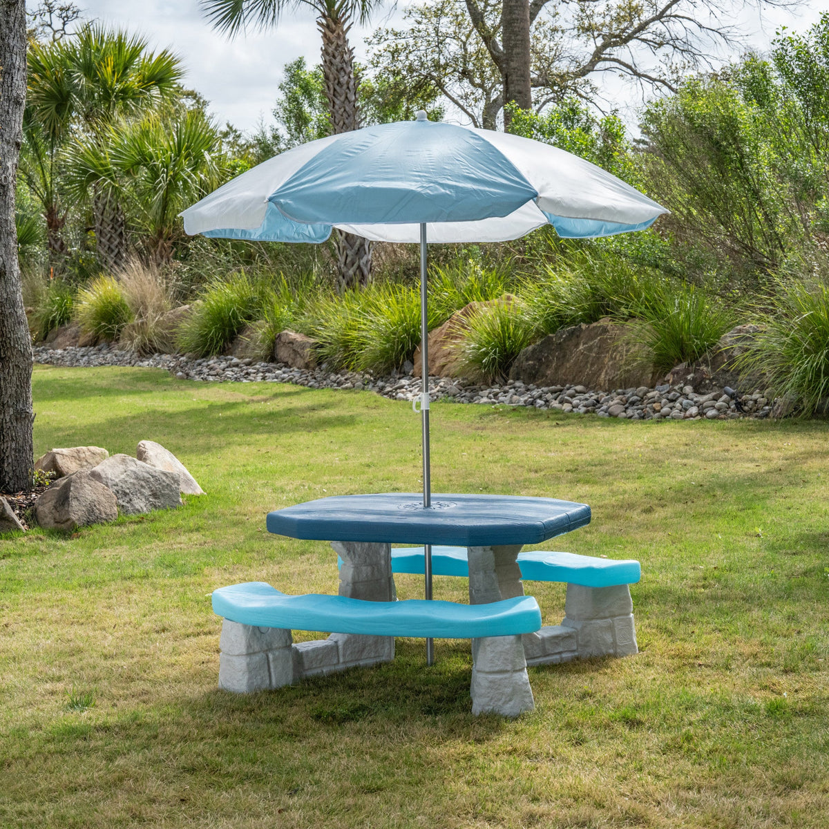 Outdoor Sun & Fun Picnic Table with Umbrella