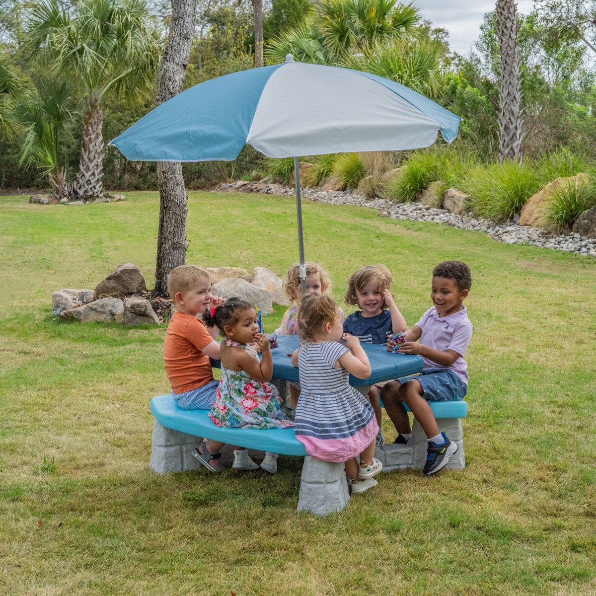 Outdoor Sun & Fun Picnic Table with Umbrella
