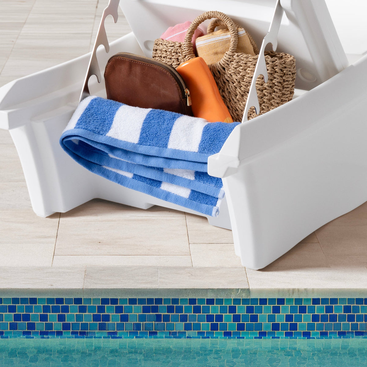 Outdoor Vero Adjustable Back In-Pool Lounger