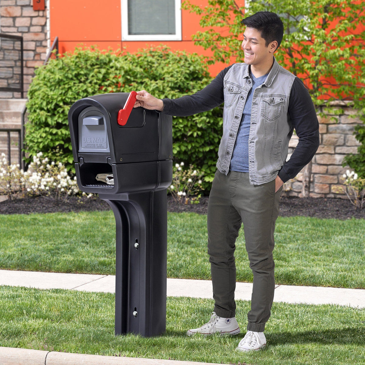 Outdoor MailMaster Plus Mailbox