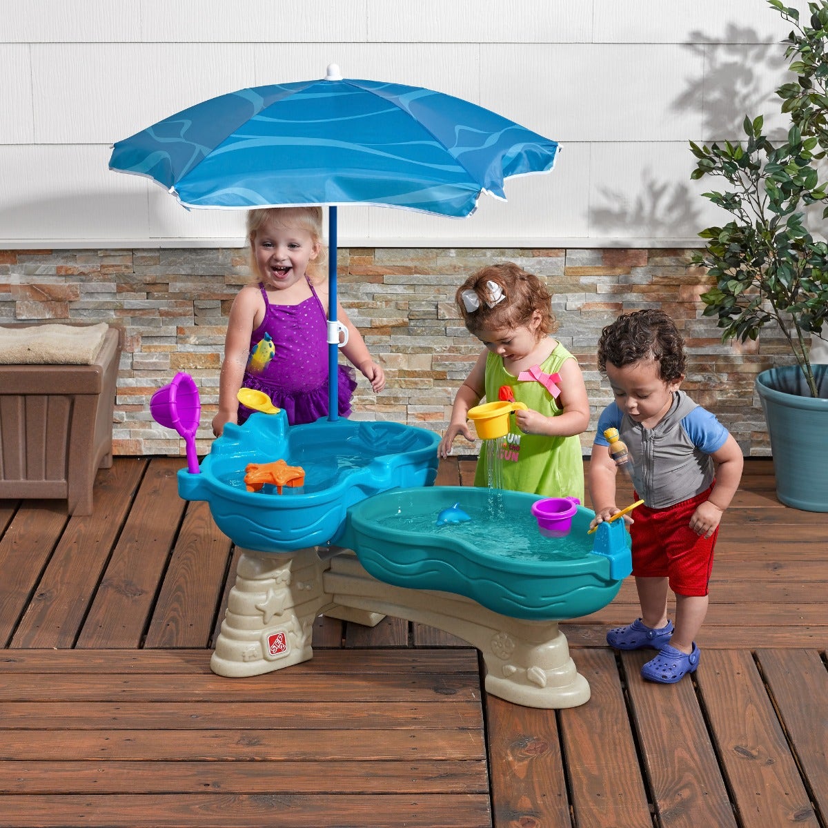 Outdoor Spill & Splash Seaway Water Table