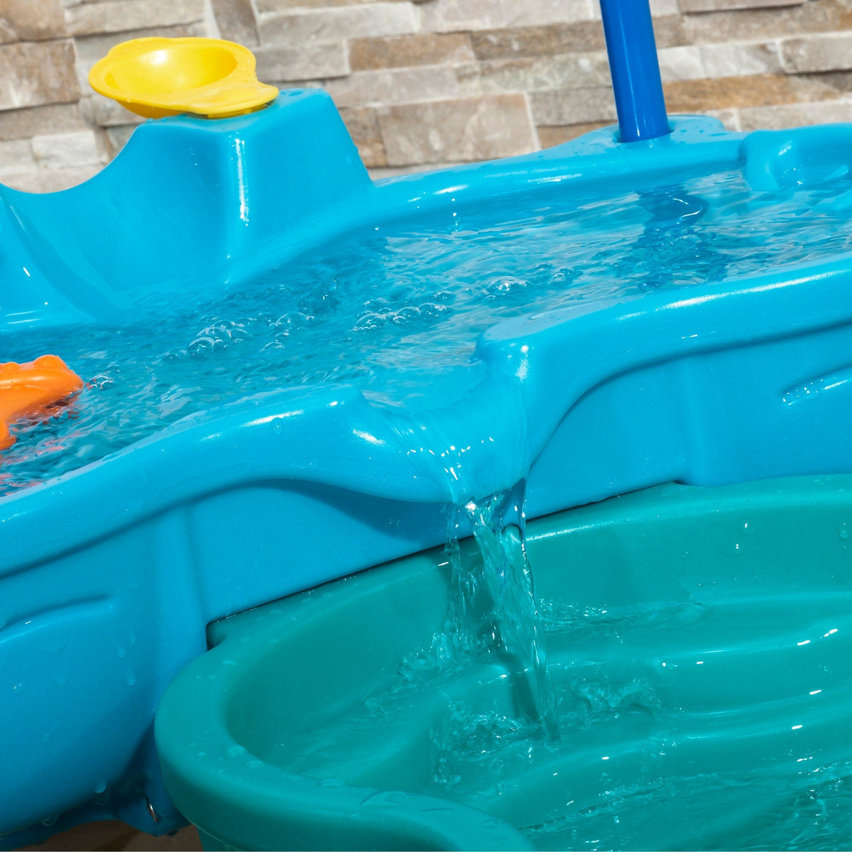 Outdoor Spill & Splash Seaway Water Table