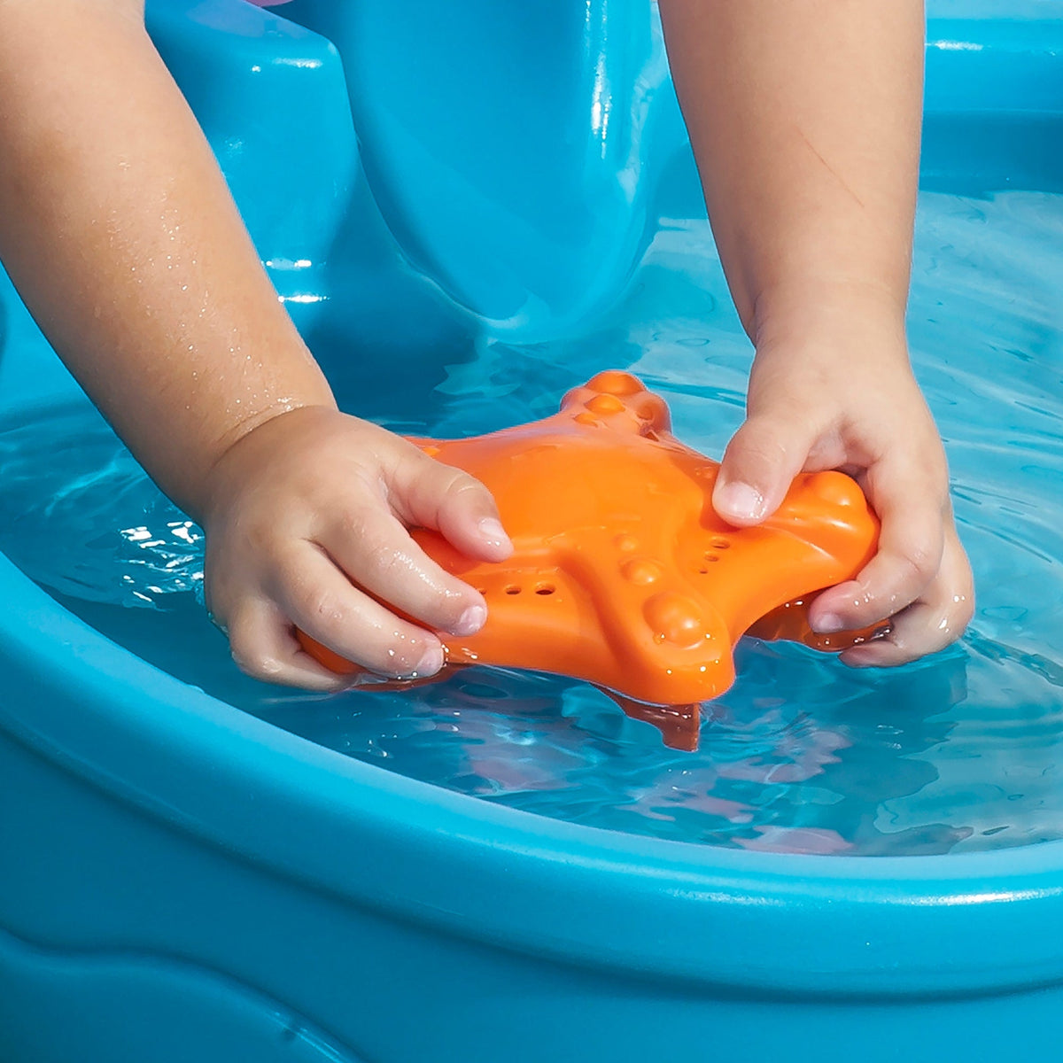 Outdoor Spill & Splash Seaway Water Table